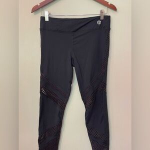 Trina Turk Recreation Activewear Leggings Size Large Cut Out
